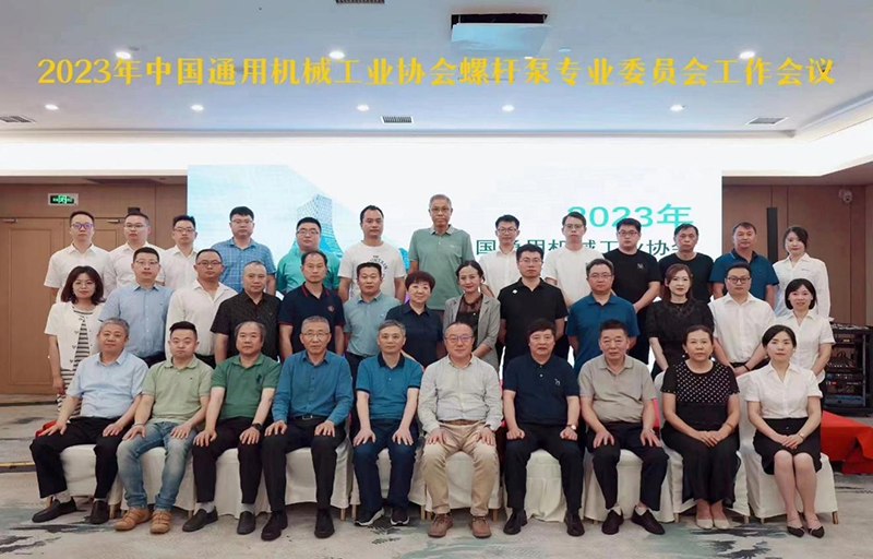公司為螺杆泵行業量身設計專用XH3-8大功（gōng）率齒輪箱
